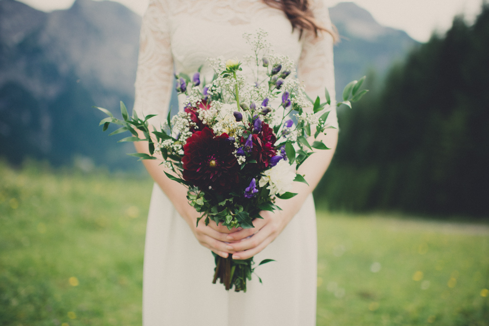 elopement bride bouquet