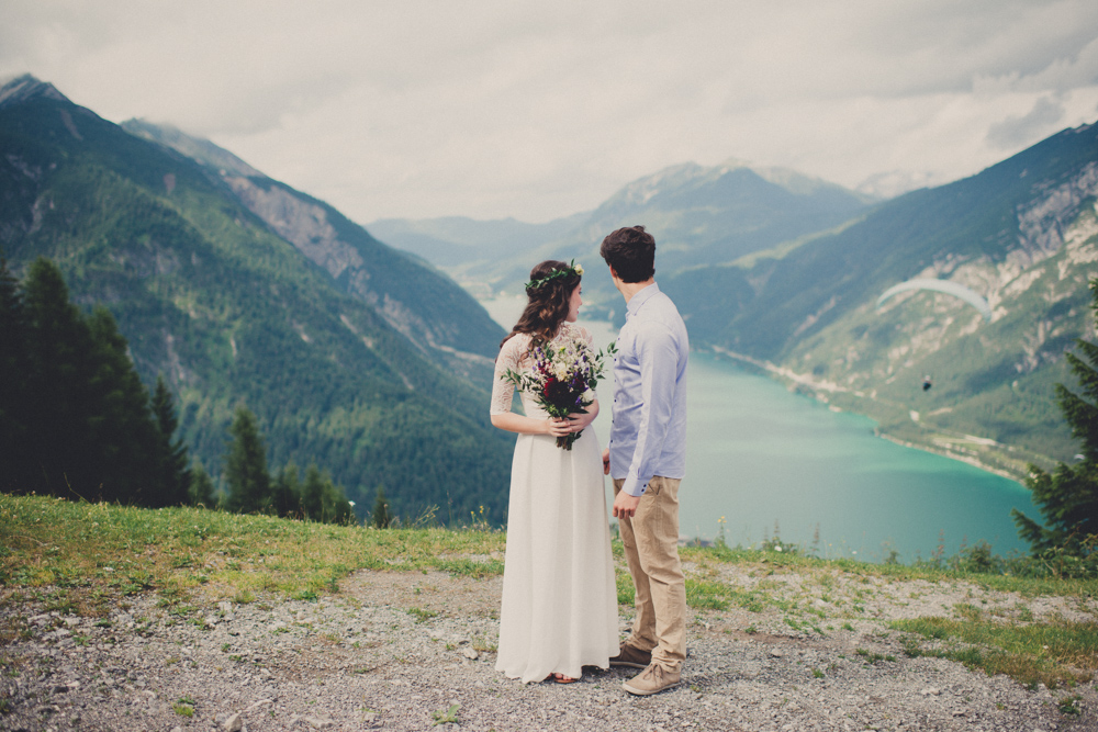 mountain elopement photography couple by saskia stolzlechner in tyrol austria